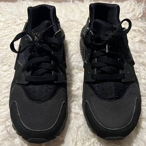Size 7 youth black huarache